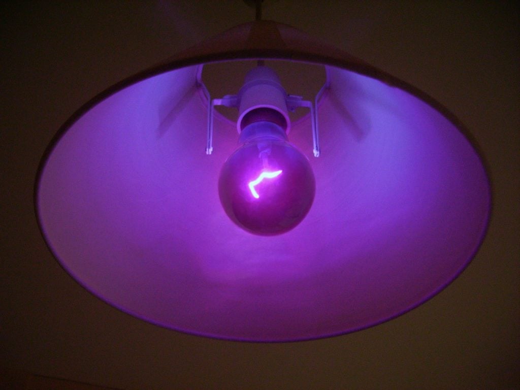 Ultraviolet Light Bulb Min 1024x768