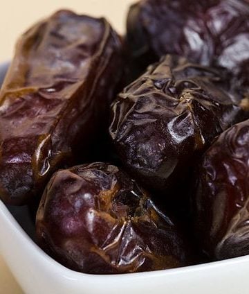 Does Eating Medjool Dates Have Health Benefits? 18 Studies Reviewed
