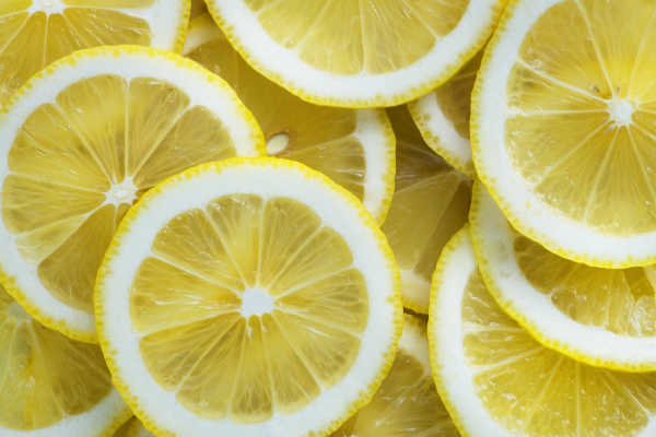 Sliced lemons