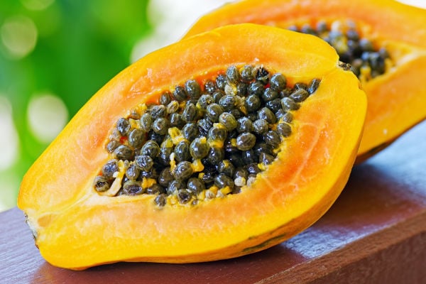 What does papaya taste like