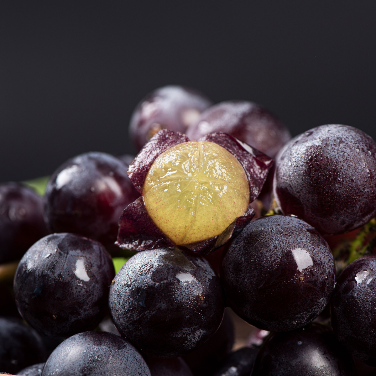 Grape Peeling: Easy and Quick Tips for Peeling Grapes 