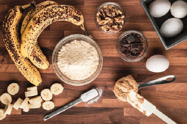 An aerial picture giving some ideas for banana bread ingredients