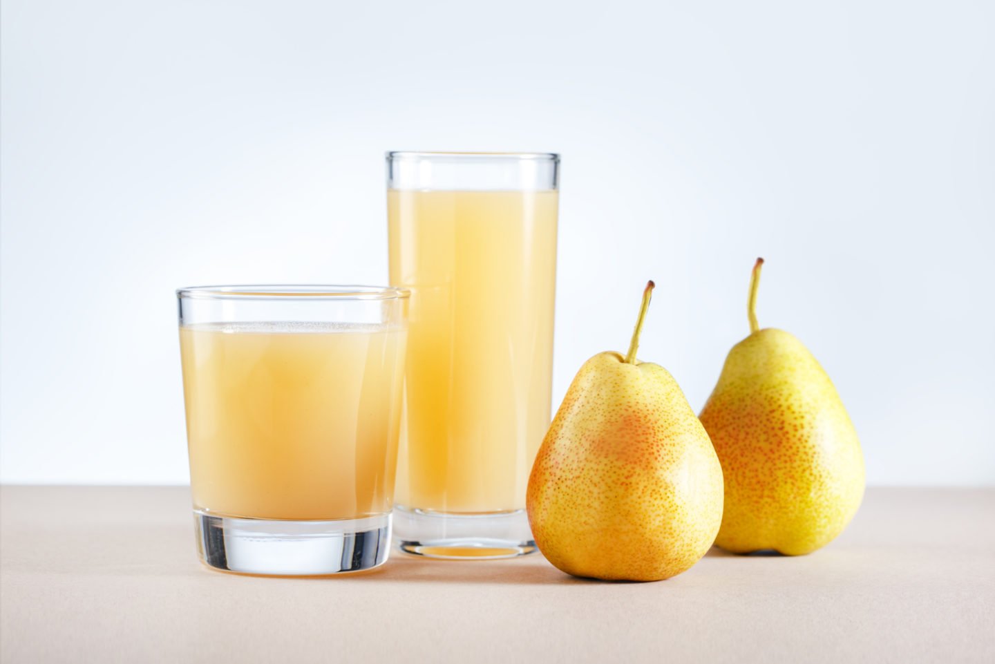 fresh pear juice in glasses