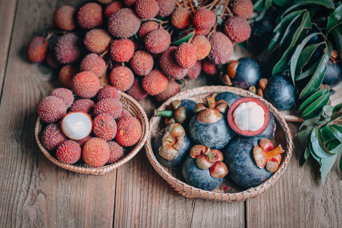 mangosteen and lychee fruits