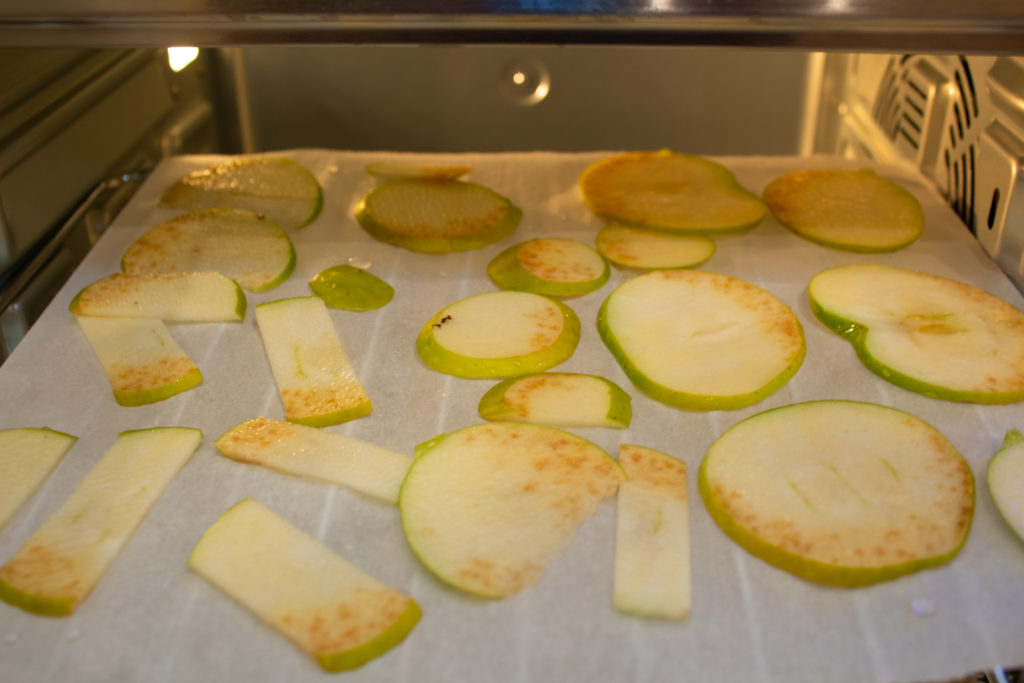 Apple Chips in Oven