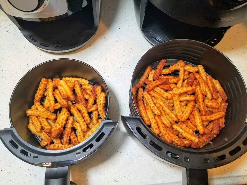 https://tastylicious.com/wp-content/uploads/2021/01/Cooked-fries-in-both-models.jpg