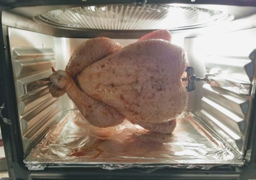 https://tastylicious.com/wp-content/uploads/2021/01/Roast-Chicken-in-Oven-2-1024x723.jpg