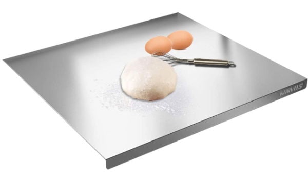 KORVOS chopping board with dough on it