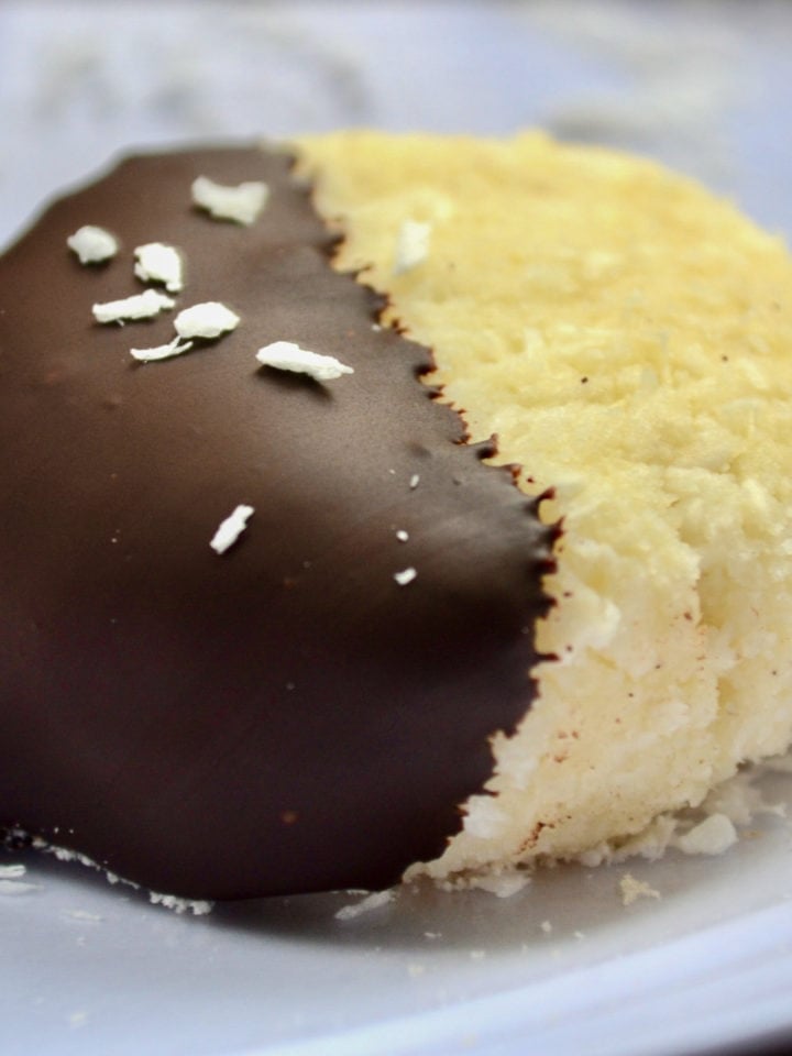 Keto Coconut Cookies With Almond Flour - Tastylicious