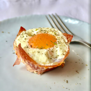 baked prosciutto egg cups served