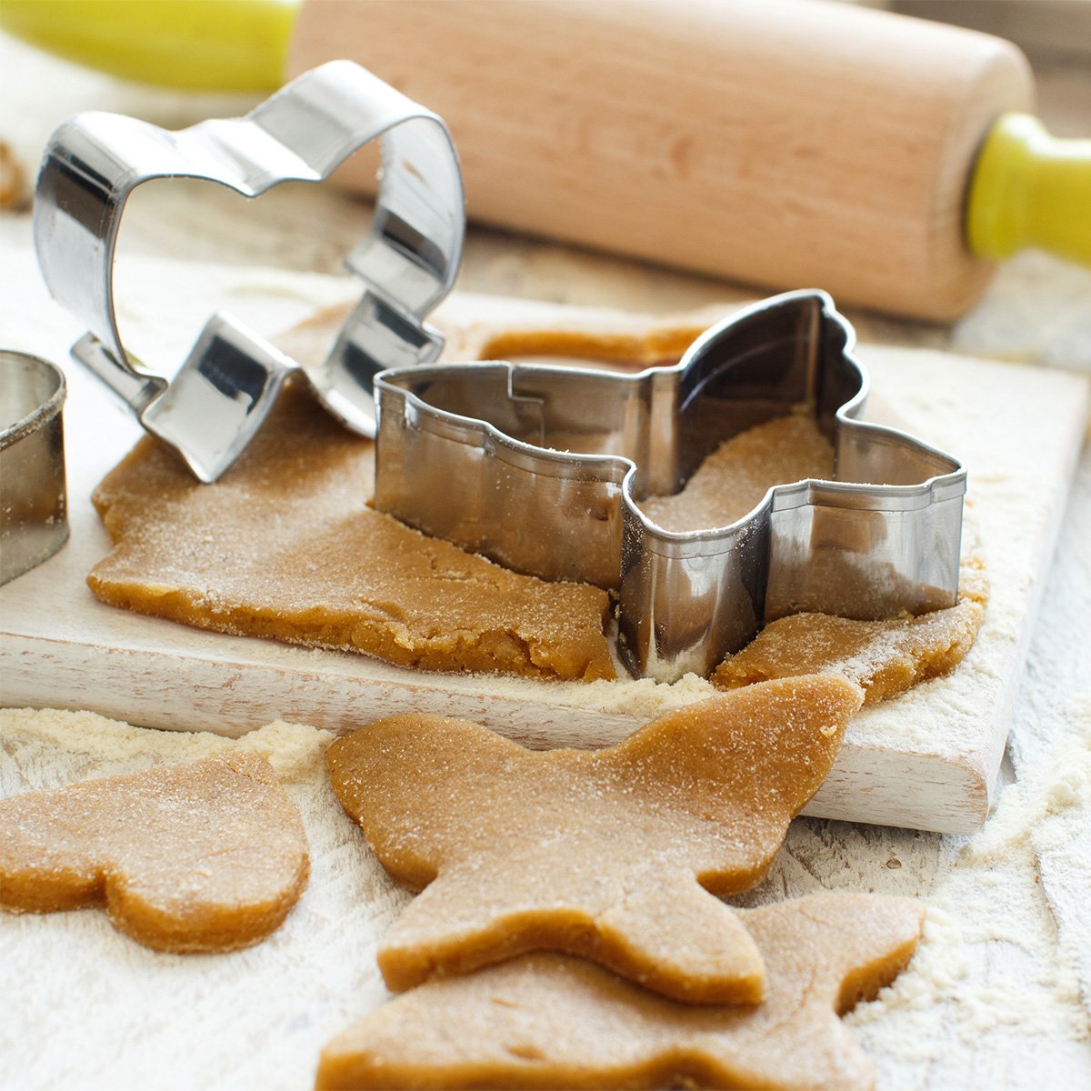 making cookies with cookie cutters