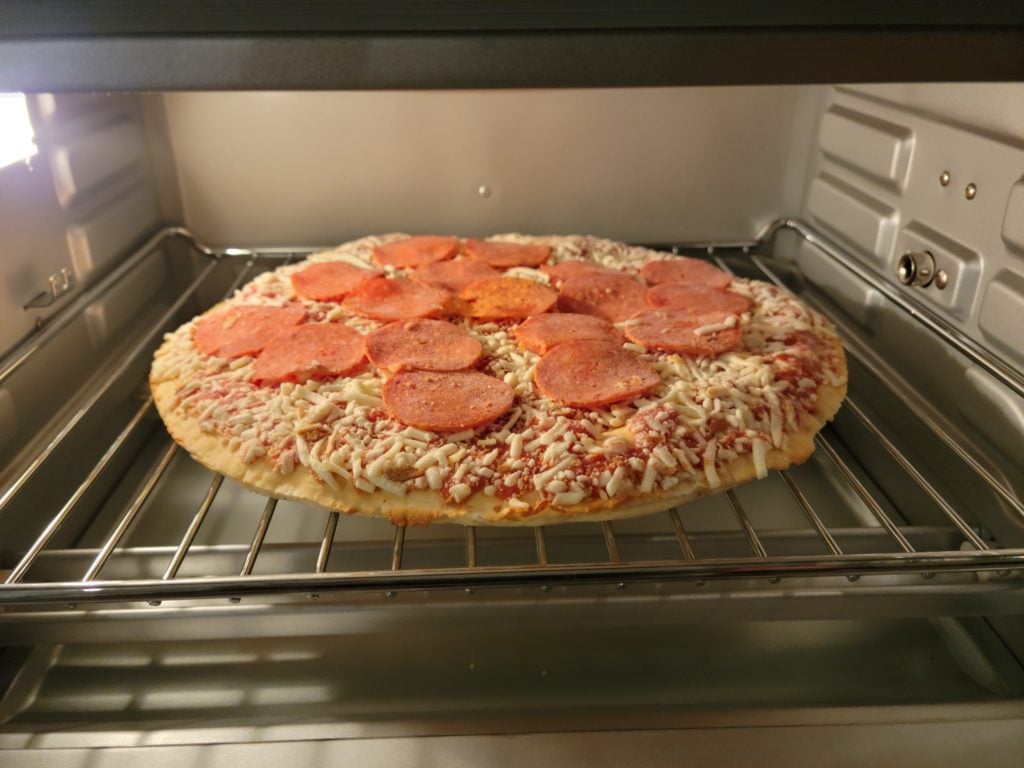 10 inch pizza inside the Instant Omni Plus