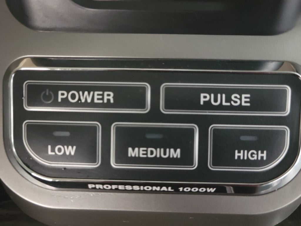 Closeup of the dials on the Ninja Professional 1000 watt blender