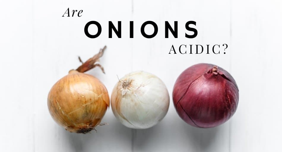 Are Onions Acidic? (Should you be eating them?)