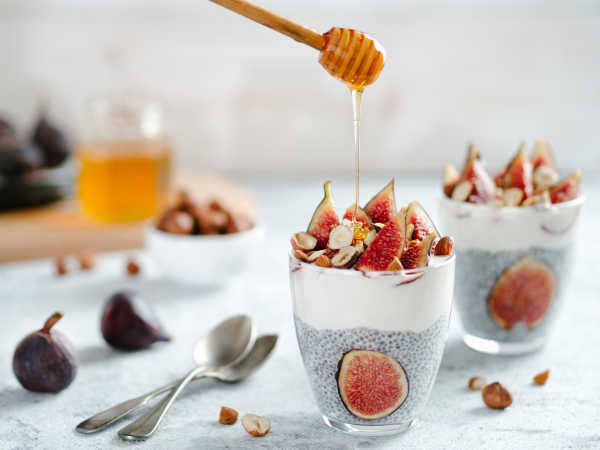 Figs in yoghurt with chia