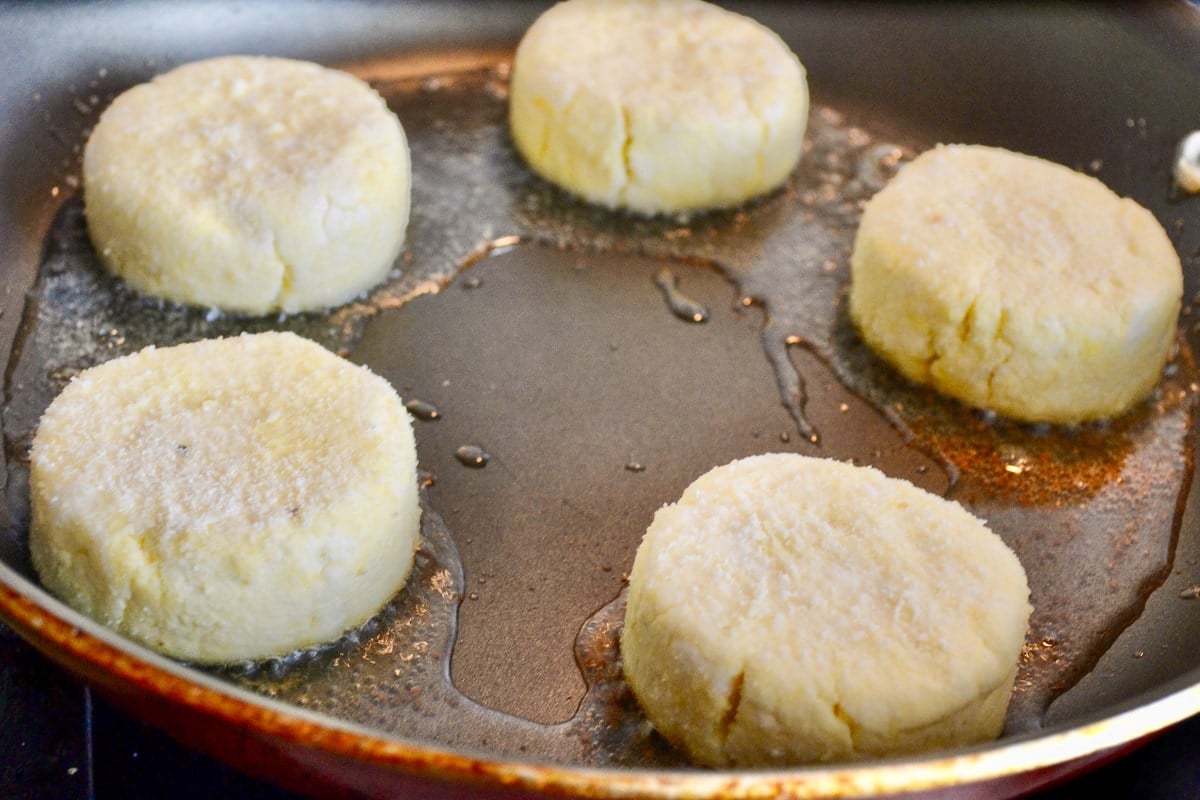 Keto syrniki frying