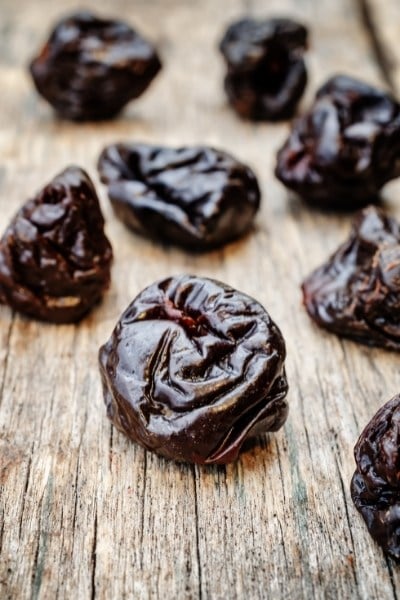 Are dried plums (prunes) acidic?