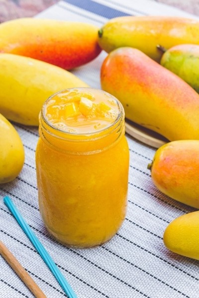 Mangos contain enzymes that contribute to proper digestion