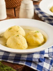 10 Best Kosher Substitutes For Matzo Meal