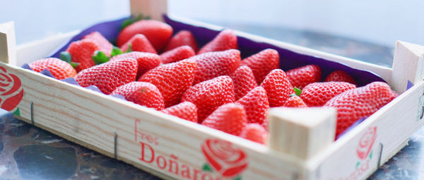 Fresh strawberries in a box