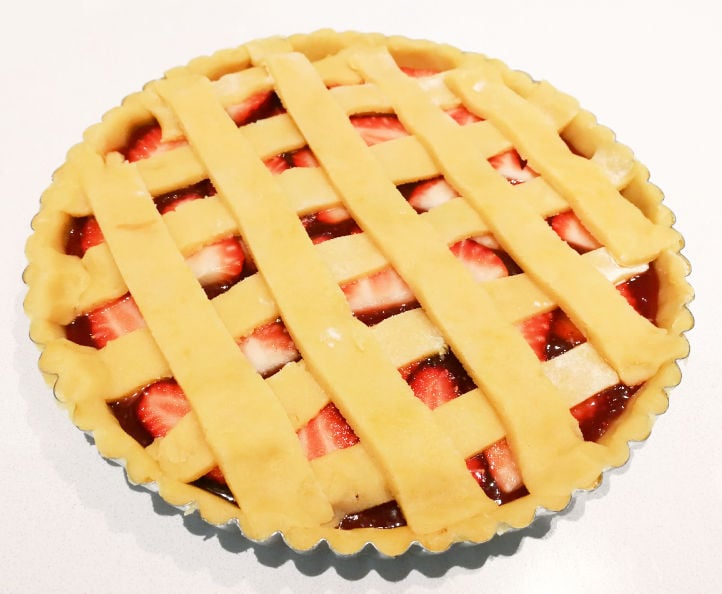 Pastry lattice over crostata