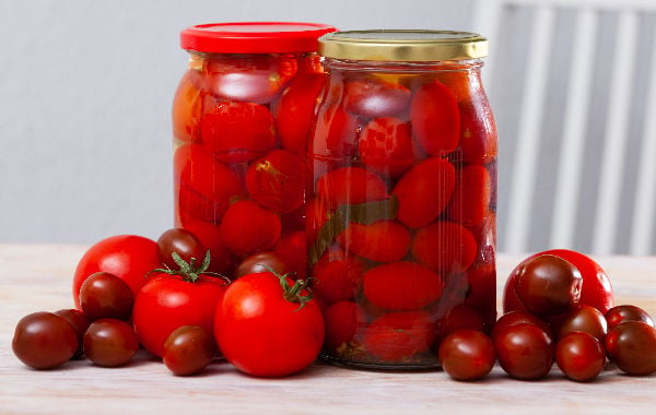Pickled tomatoes in vinegar 