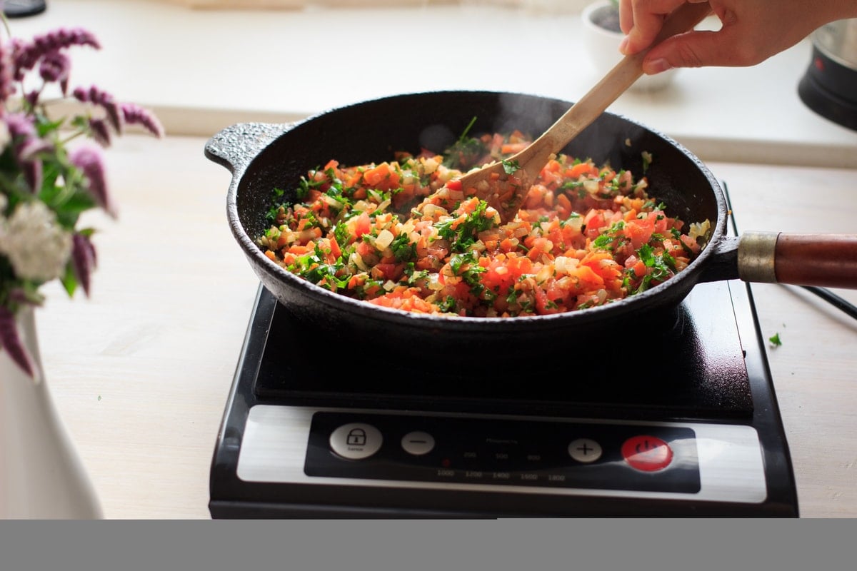 can-you-use-cast-iron-on-induction-cooktops-tastylicious
