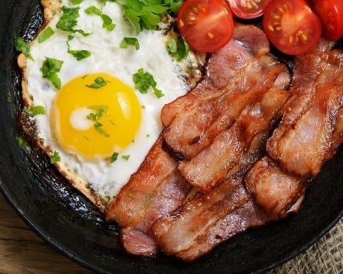 Appetizer fried egg with bacon