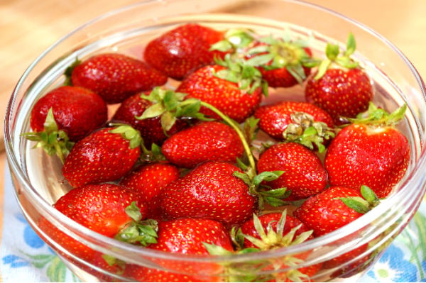 Strawberries in water and vinegar