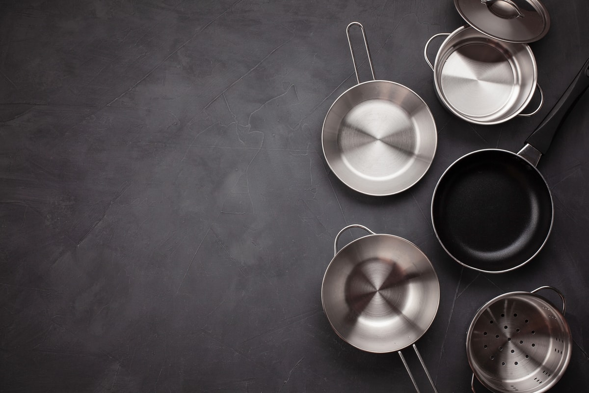 carbon steel vs. stainless steel pans