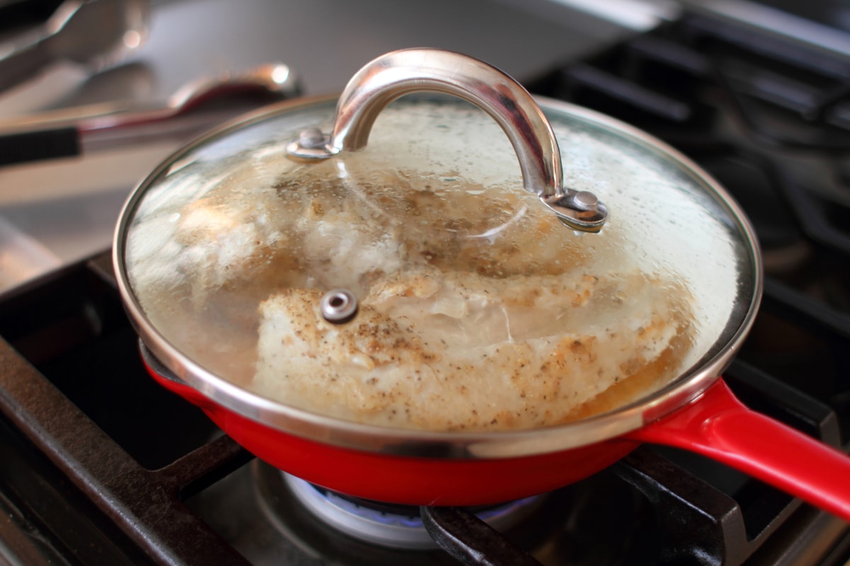 enameled cast iron skillet with lid