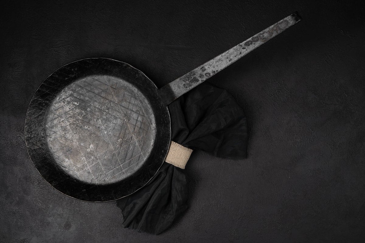 cleaning a carbon steel pan