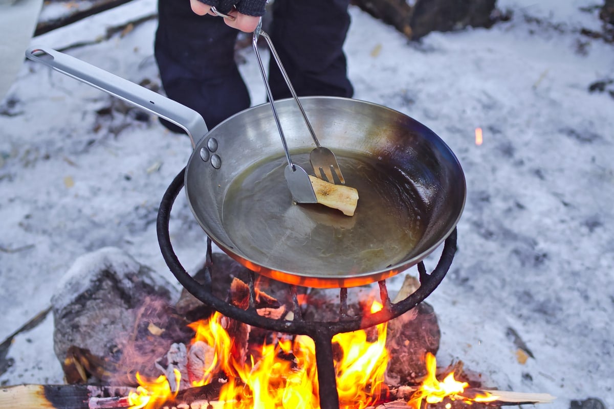 seasoning a carbon steel pan