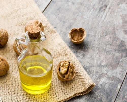 Walnuts oil