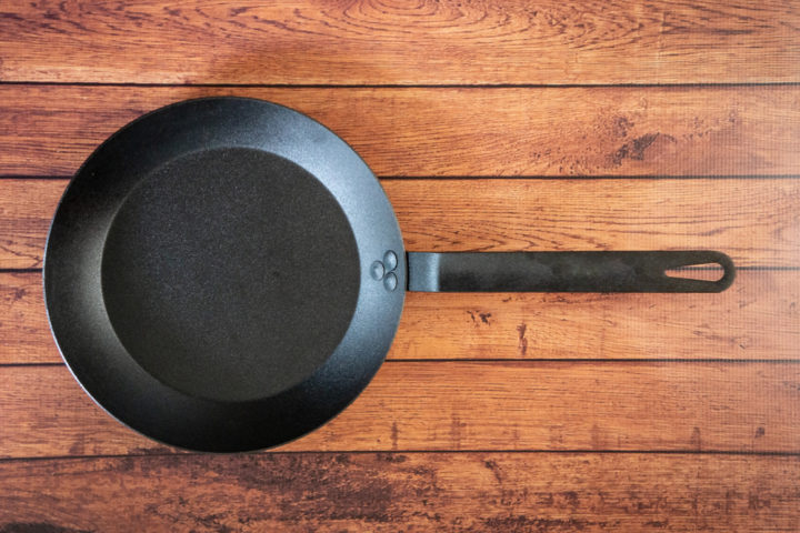 https://tastylicious.com/wp-content/uploads/2021/10/carbon-steel-skillet-pan-720x480.jpg