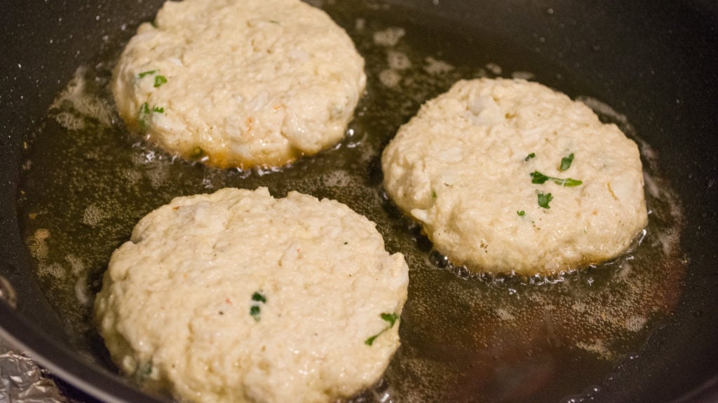 keto crab cakes made of almond flour