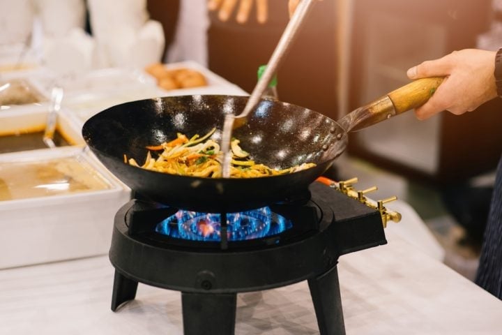 https://tastylicious.com/wp-content/uploads/2021/10/wok-burner-720x480.jpg