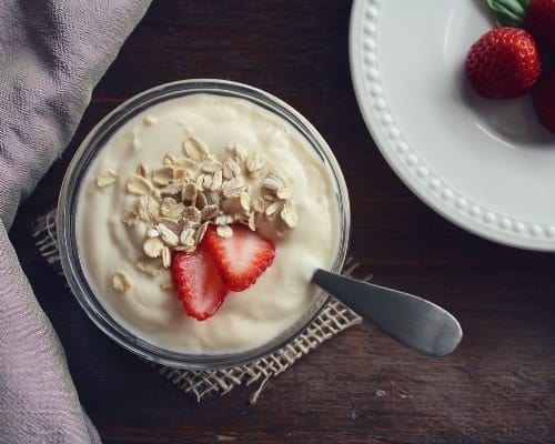 Yogurt With Strawberries And Oats