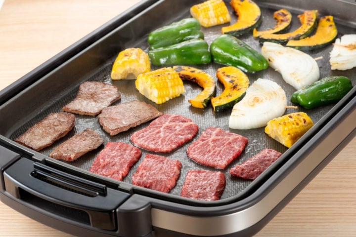 https://tastylicious.com/wp-content/uploads/2021/11/ceramic-griddle-featured-720x480.jpg