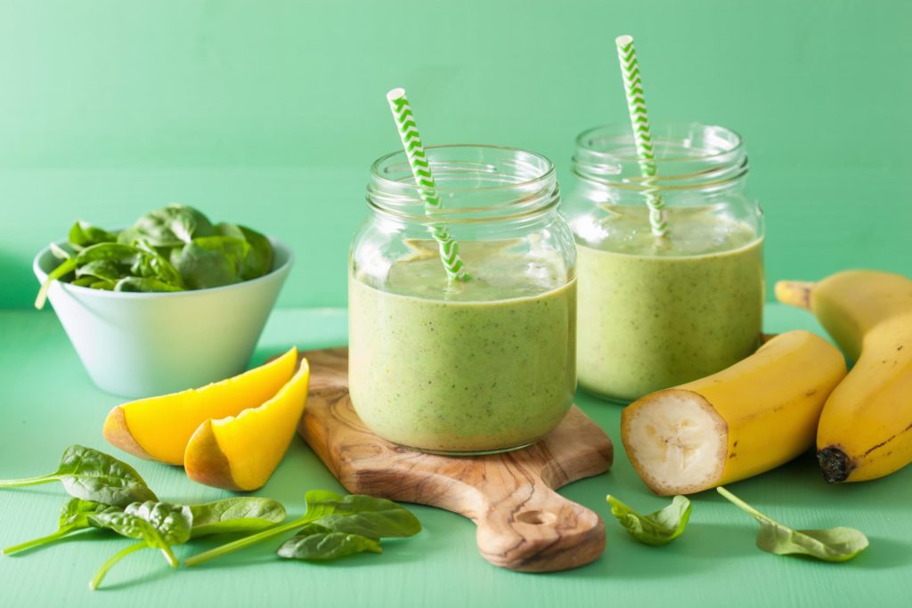 Spinach Smoothie With Mango Banana And Matcha Powder 1024x683