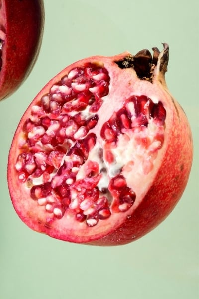 What is the pH of pomegranate?