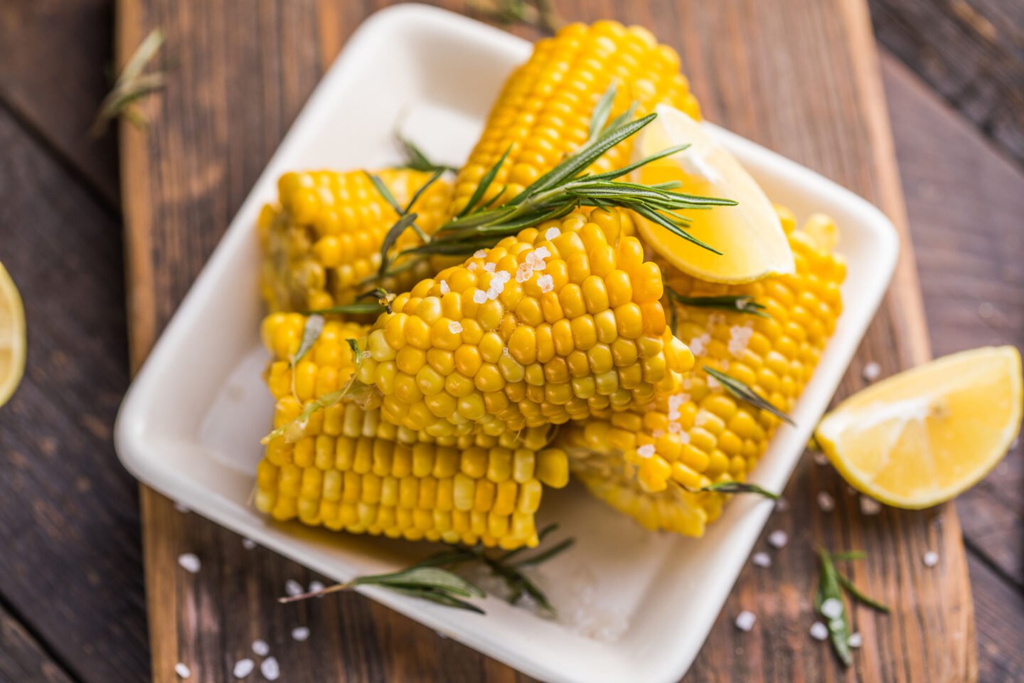 boiled corn cobs with sea salt