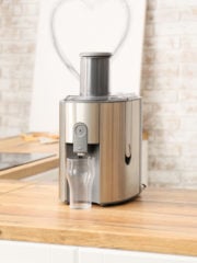 8 Best Juicers Under $200: Product Review and Buying Guide