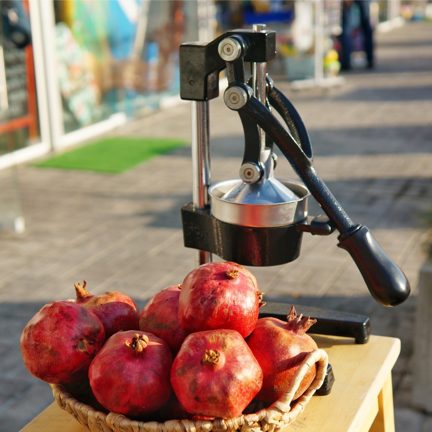 pomegranate juicer