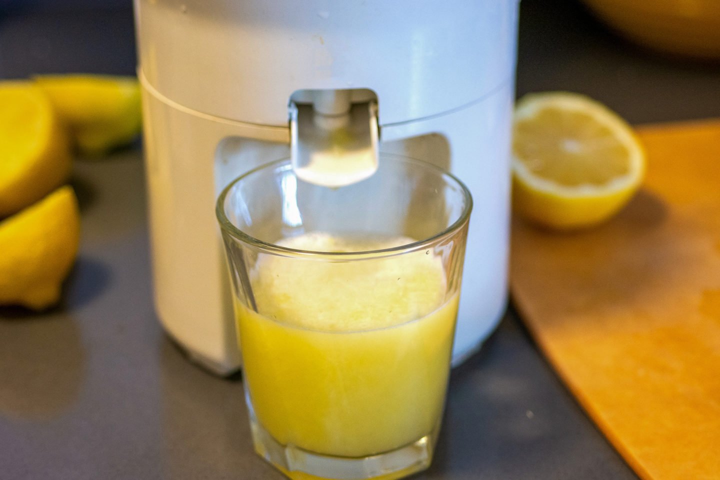 juicing fresh lemons for keto lemonade