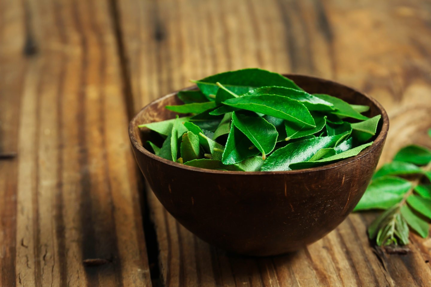 curry leaves in small bowl