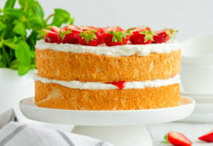 layered sponge cake with strawberries