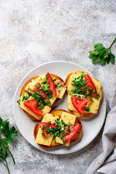 Grilled Toast with Tomato and Cheese