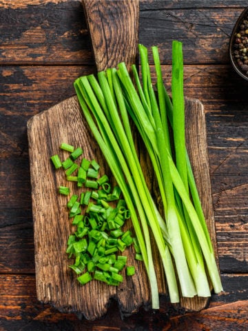 17 Best Green Onion Substitutes for Cooking