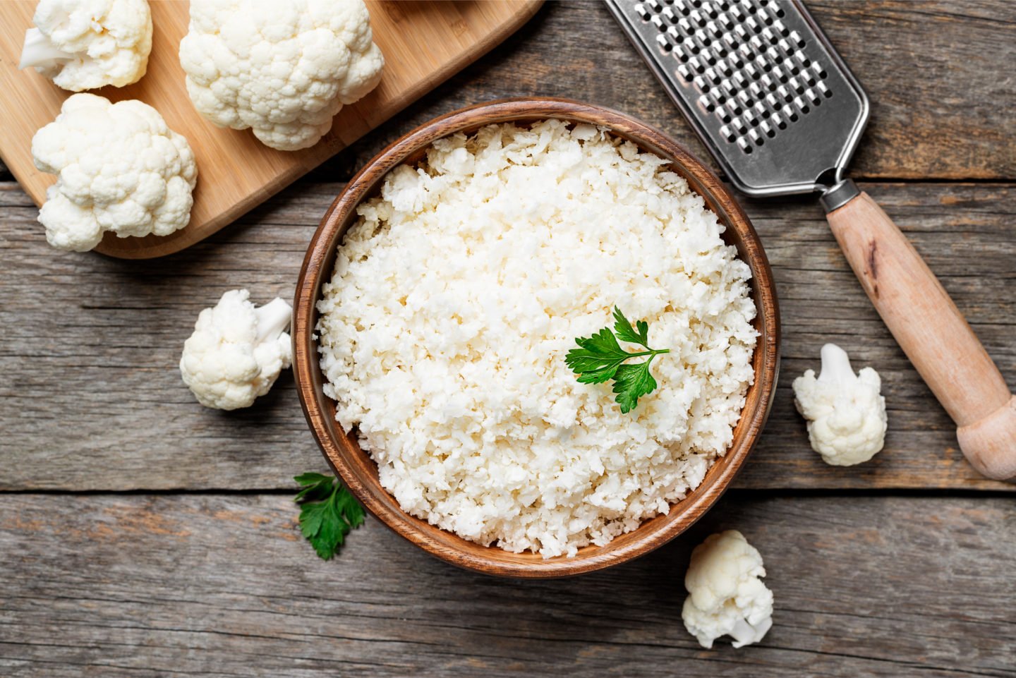 freshly grated riced cauliflower in bowl